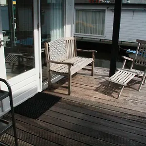  Bed & Breakfast Houseboat Sooki